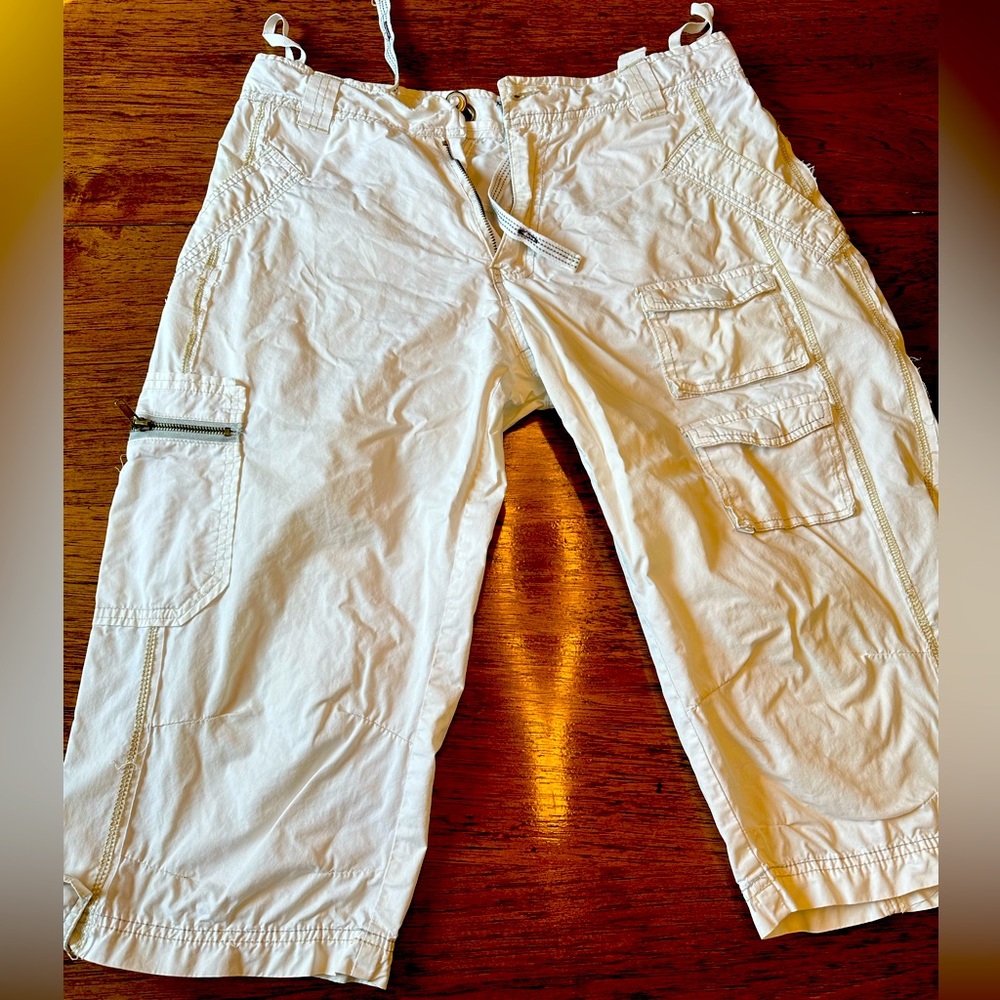 32” White Capris